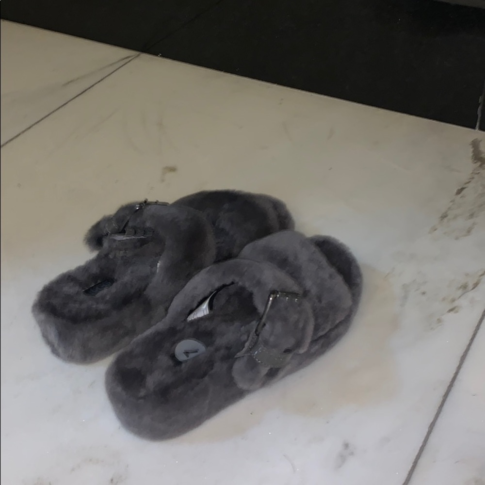Ugg fluffy slippers - Picture 3 of 5